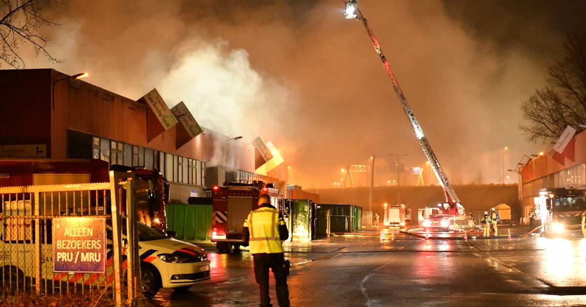 Batterijen in wenskaarten horen niet bij het oudpapier